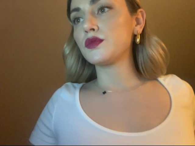 AmelieSweet Live Cam on BongaCams