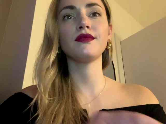 AmelieSweet Live Webcam on BongaCams