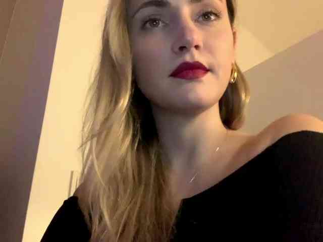 AmelieSweet Live Webcam on BongaCams