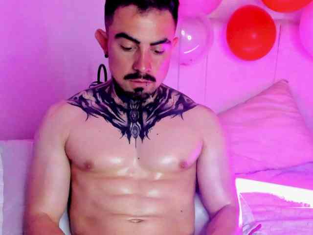 Dallas-Whitee Live Webcam on BongaCams