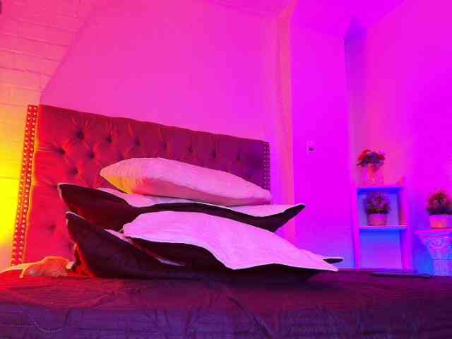 Dallas-Whitee Live Webcam on BongaCams