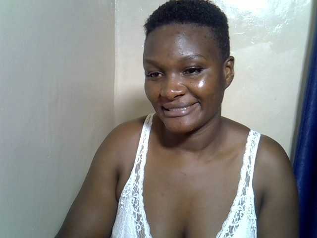 Sexyschatz's BongaCams show and profile