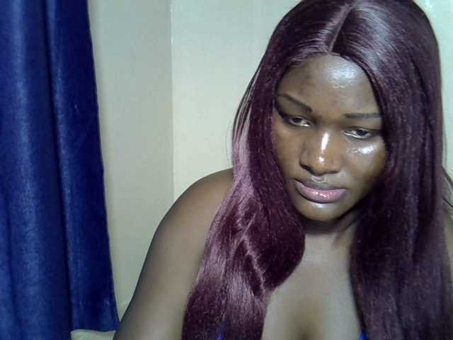 Sexyschatz's BongaCams show and profile