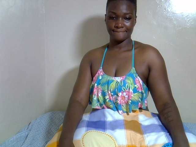 Sexyschatz's BongaCams show and profile