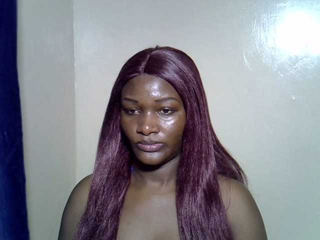 Sexyschatz's BongaCams show and profile