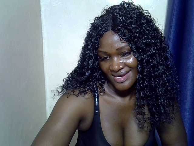 Sexyschatz's BongaCams show and profile