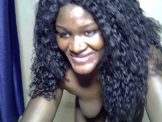 Sexyschatz's BongaCams show and profile