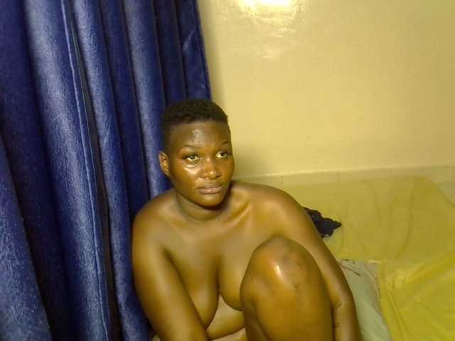 Sexyschatz's BongaCams show and profile