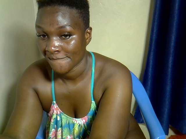 Sexyschatz's BongaCams show and profile