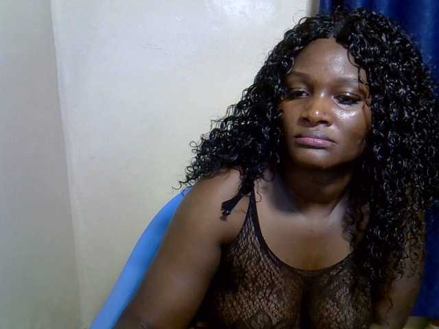 Sexyschatz's BongaCams show and profile