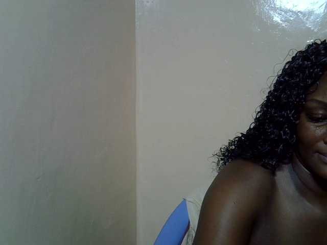 Sexyschatz's BongaCams show and profile