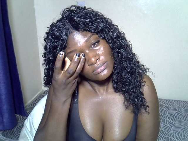 Sexyschatz's BongaCams show and profile