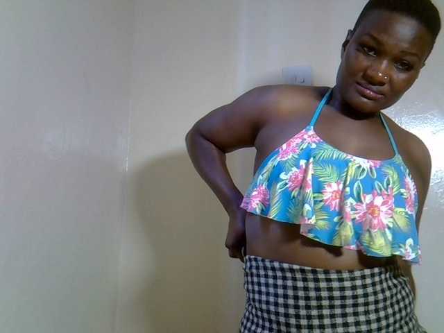 Sexyschatz's BongaCams show and profile