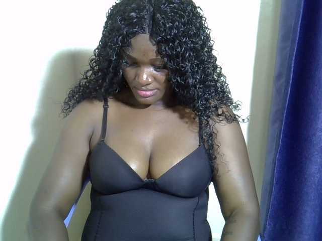 Sexyschatz's BongaCams show and profile