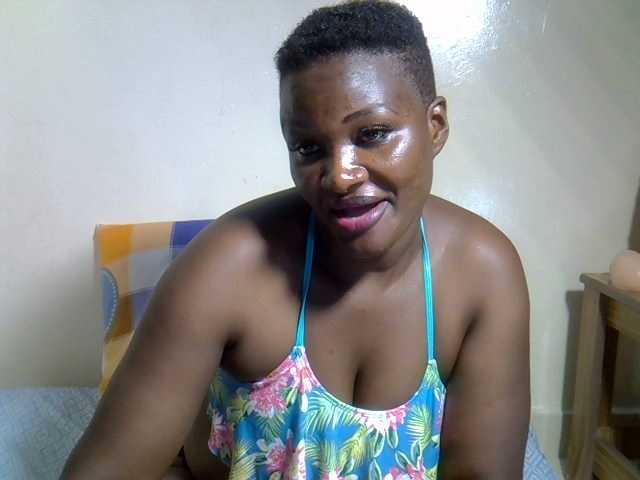 Sexyschatz's BongaCams show and profile