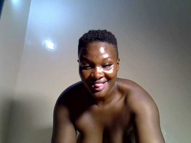 Sexyschatz's BongaCams show and profile