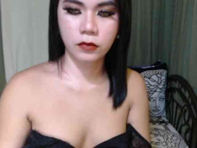 LucyMore Live Webcam on BongaCams