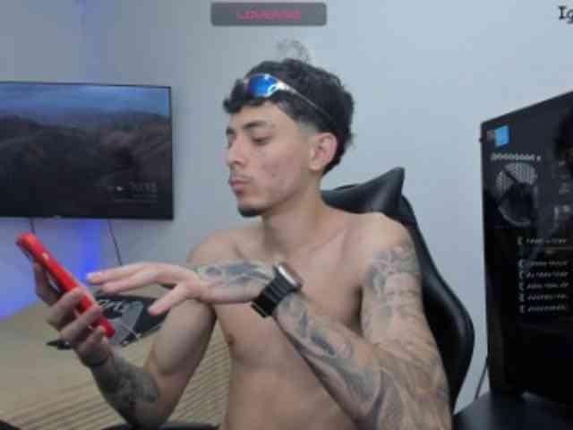 estivenvel Live Webcam on BongaCams