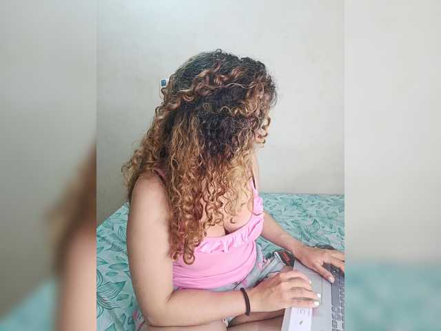 LuanaPowerful's BongaCams show and profile