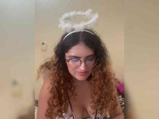 LuanaPowerful webcam