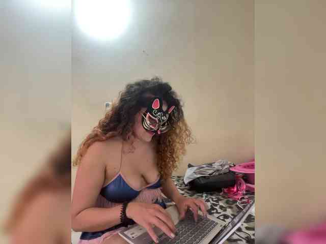 LuanaPowerful webcam