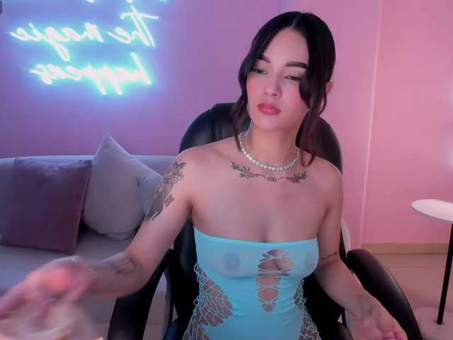 Carolineevans's BongaCams show and profile