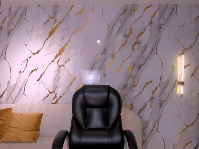 Carolineevans's BongaCams show and profile