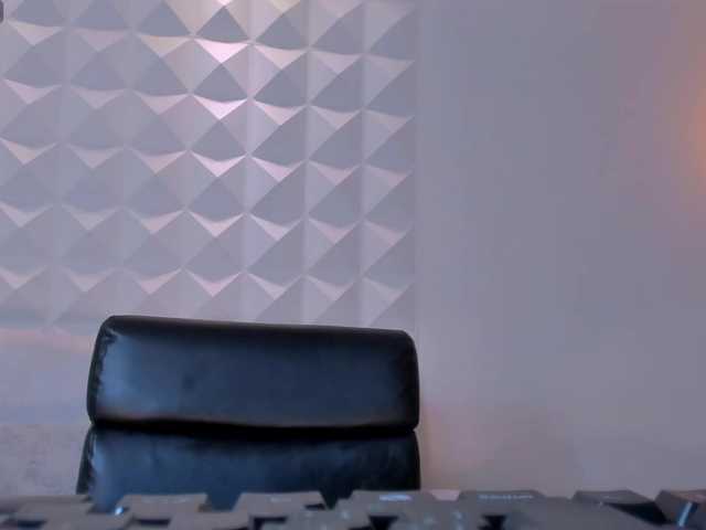 Carolineevans's BongaCams show and profile