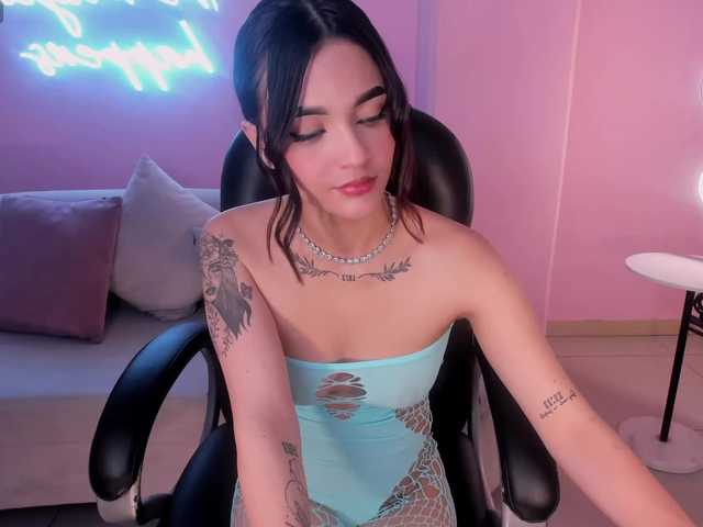 Carolineevans's BongaCams show and profile