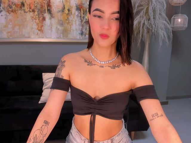 Carolineevans's BongaCams show and profile