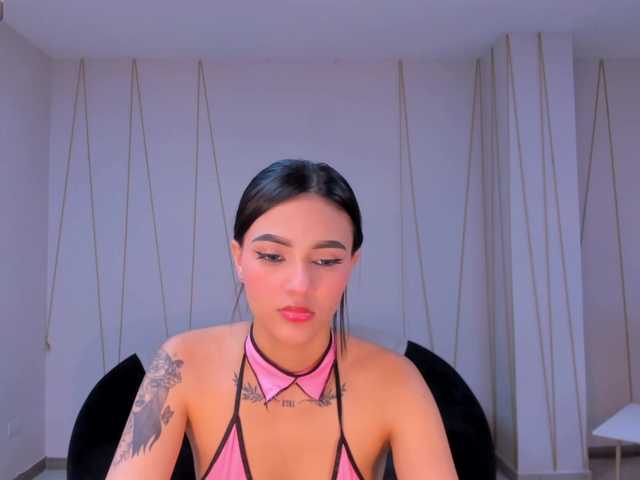 Carolineevans's BongaCams show and profile