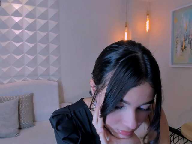 Carolineevans's BongaCams show and profile