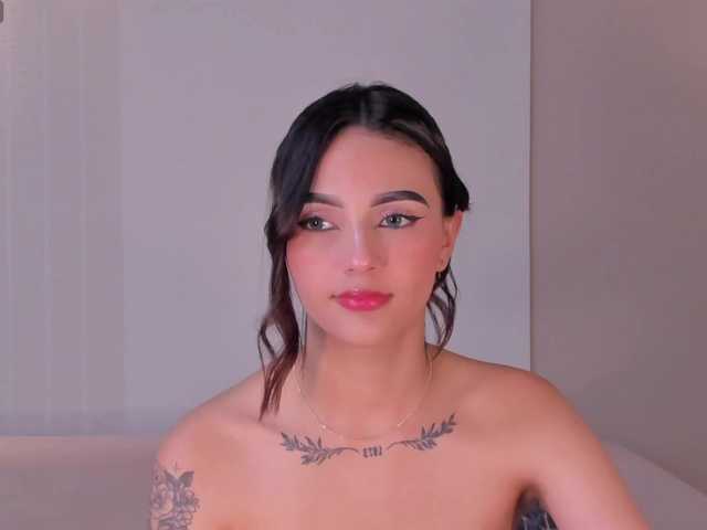 Carolineevans's BongaCams show and profile