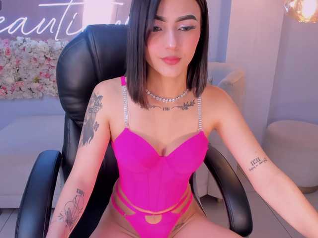 Carolineevans's BongaCams show and profile