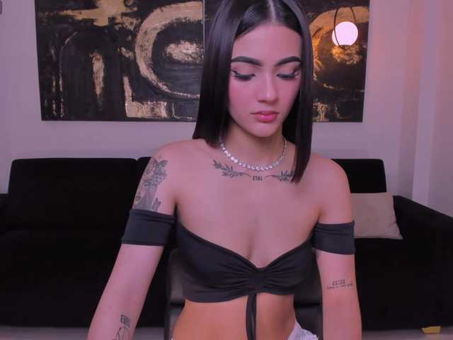 Carolineevans's BongaCams show and profile