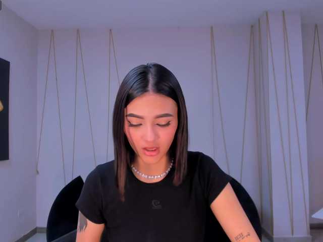 Carolineevans's BongaCams show and profile