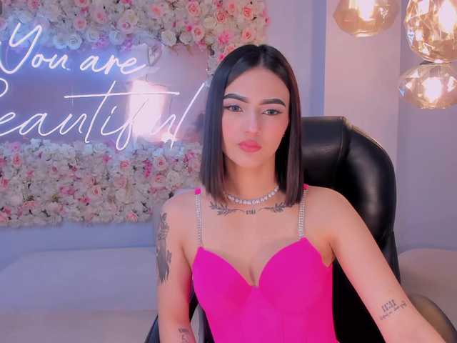 Carolineevans's BongaCams show and profile