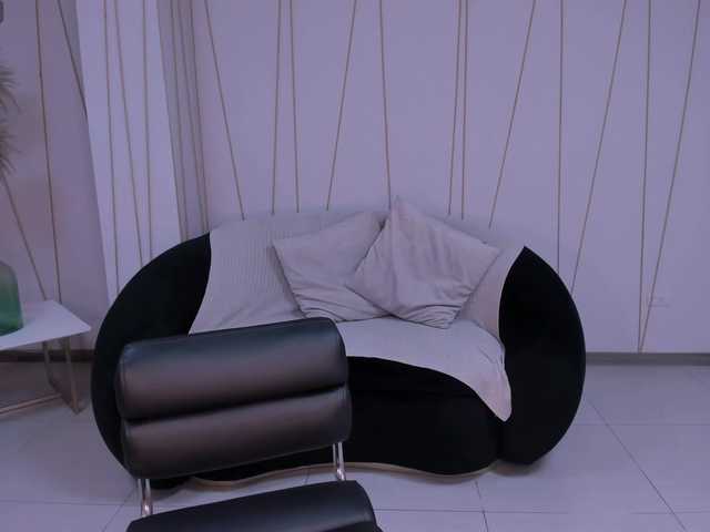 Carolineevans's BongaCams show and profile