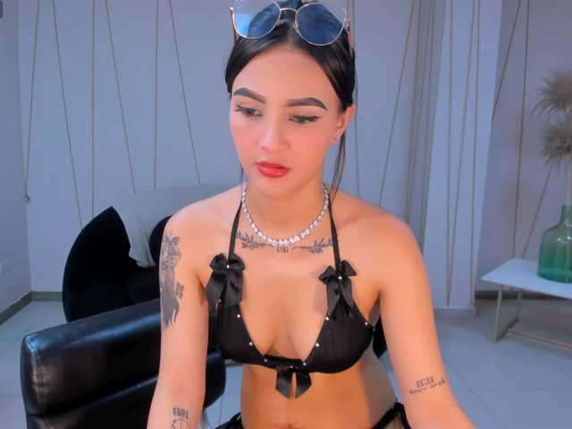 Carolineevans's BongaCams show and profile