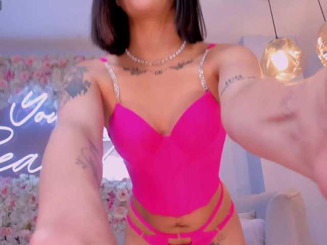 Carolineevans's BongaCams show and profile