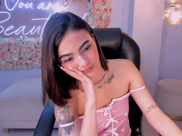 Carolineevans's BongaCams show and profile