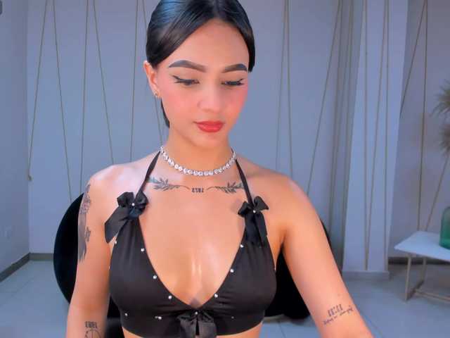 Carolineevans's BongaCams show and profile