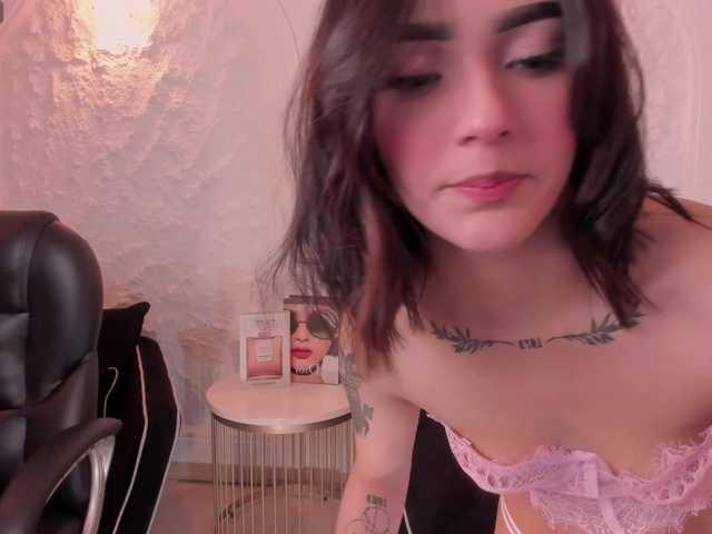 Carolineevans's BongaCams show and profile