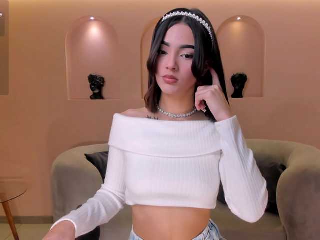 Carolineevans's BongaCams show and profile