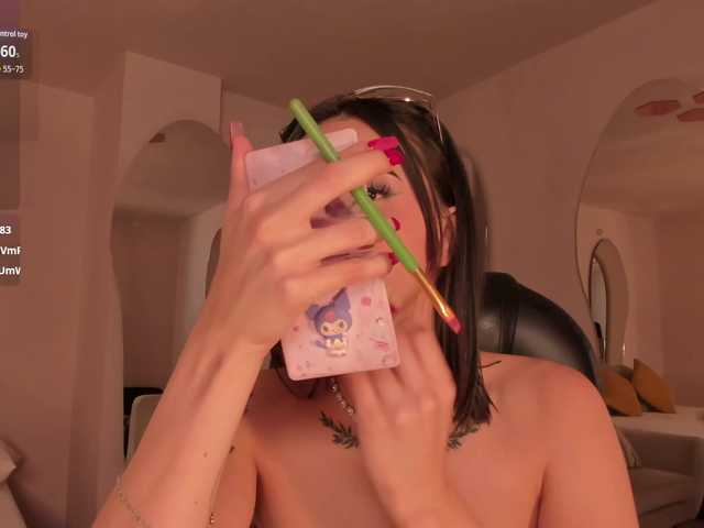 Carolineevans's BongaCams show and profile