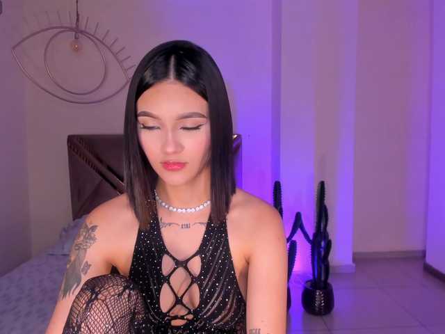 Carolineevans's BongaCams show and profile