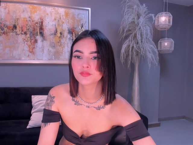 Carolineevans's BongaCams show and profile