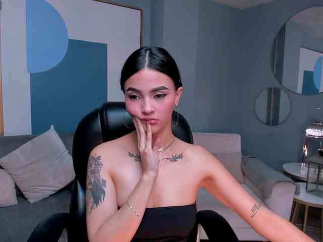 CarolineEvans webcam
