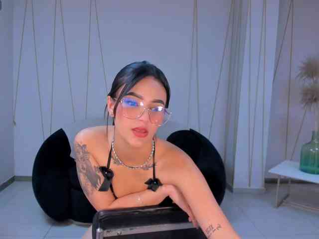 CarolineEvans webcam