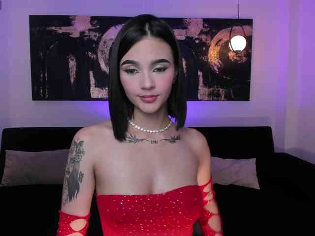 CarolineEvans Live Webcam on BongaCams